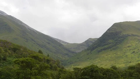 Inspiring time lapse in a Cloudy Day Reflected in a Quiet Small River Vidéo 97359121