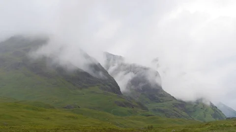Inspiring time lapse in a Cloudy Day Reflected in a Quiet Small River Vidéo 97359150