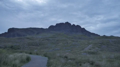 Inspiring time lapse in a Cloudy Day Reflected in a Quiet Small River Vidéo 97359462