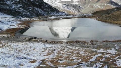 Inspiring view &amp; reflection of the Matterhorn in Switzerland Video stock 32306653