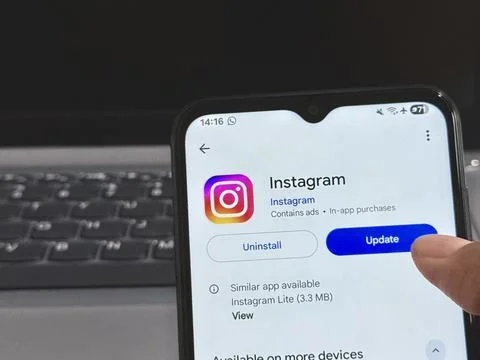 Instagram Application on Google Play Stock Photos