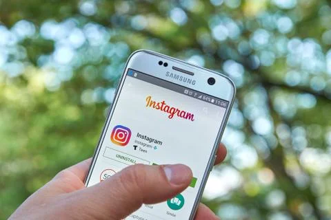 Instagram mobile app 写真素材