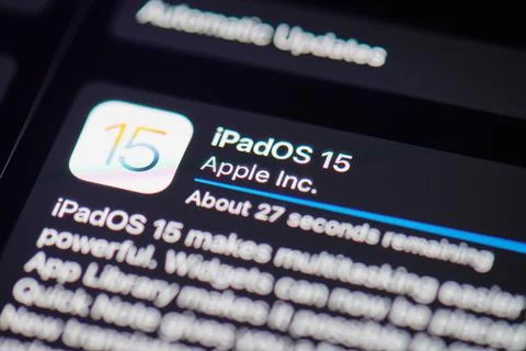 Install ipad ios 15 update Stock Photos