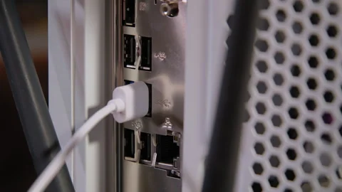 Installation and extraction USB data line in a personal computer. Close up 스톡 동영상 268294296