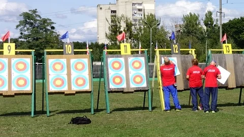 Installation of archery targets. Time lapse. 스톡 동영상 116116743