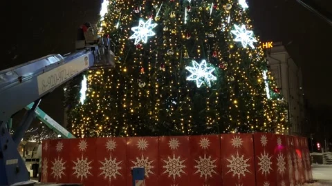 Installation of an artificial Christmas tree street view snowfall Stock Footage 226394172