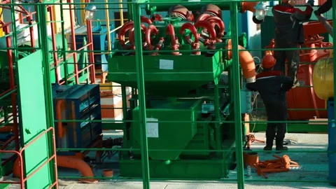 Installation of drilling fluid circulation system Stock Footage 73438442