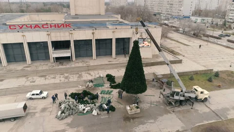 Installation of a holiday tree On the Square Of The City Stock-Footage 100089397