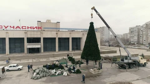 Installation of a holiday tree On the Square Of The City 스톡 동영상 100089651