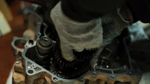 Installation of mechanisms in the ATV engine after repair work Vidéo 157497188