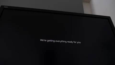 Installation process of Microsoft Windows 10 NEC Spectraview display Video stock 107877687