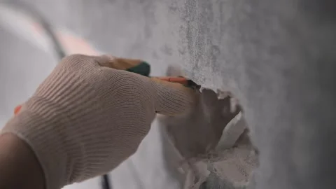 Installation of the socket. Repairs. Stationery knife. Vídeos de archivo 147077407