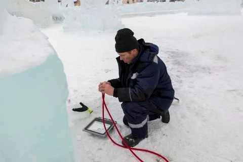 The installer cleans the ends of the power cable Stock-Fotos