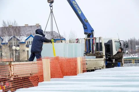Installers unloading ice blocks for an ice town Fotos Stock