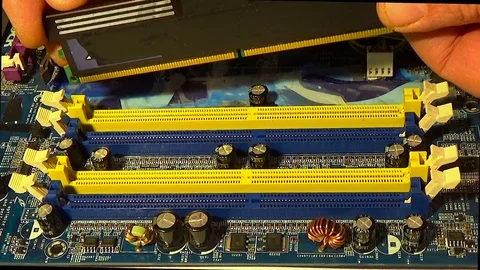 Installing and removing computer memory modul Vídeo Stock 79101994