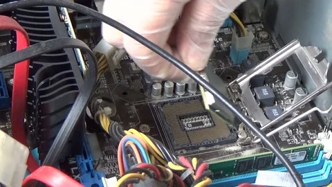 Installing And Removing Computer Processor (Cpu) Vídeo Stock 73340497