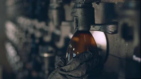 Installing a bottle for draft beer Stock Footage 158404007