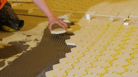 Installing ceramic floor tiles. Vídeos de archivo 199838243