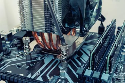 Installing a cooler on a personal computer processor. The process of upgradin Foto stock