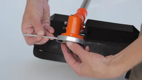 Installing a cutting head on a brushcutter Video stock 327891212