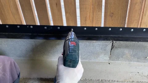 Installing Fence with Handheld Drill Vídeos de archivo 343865146