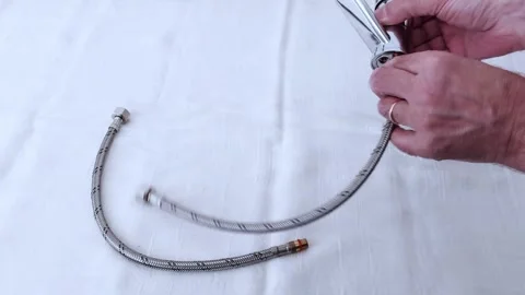 Installing a Kitchen Faucet- Beginner-Friendly Guide Vídeo Stock 311795535