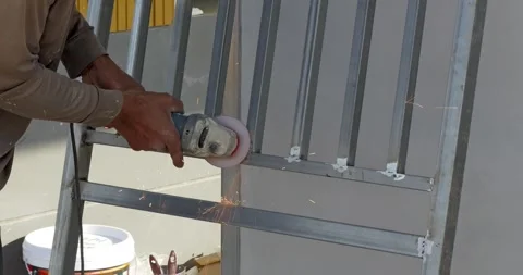 Installing metal fencing construction action at a job site with tools and Видео 332790384