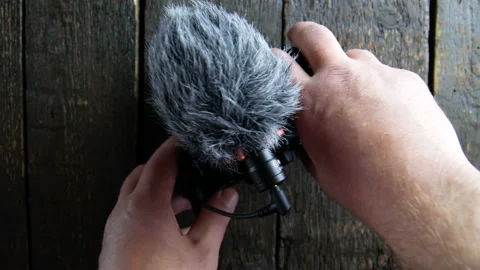 Installing the microphone on the camera 스톡 동영상 106939281