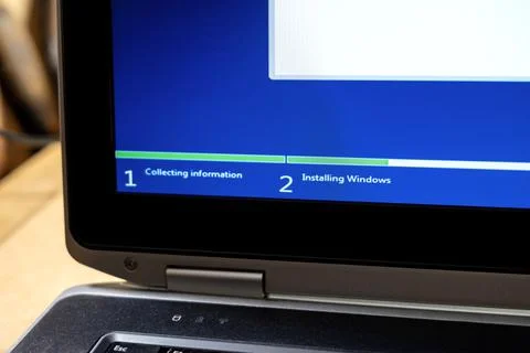 Installing Microsoft Windows operating system, progress bar going up Stockfoto's