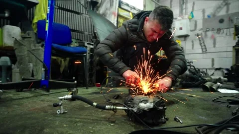 Installing a new powerful engine Video stock 328233882