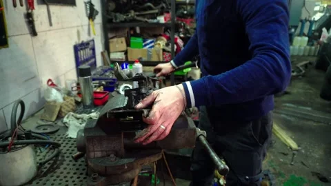 Installing a new powerful engine Video stock 328234105