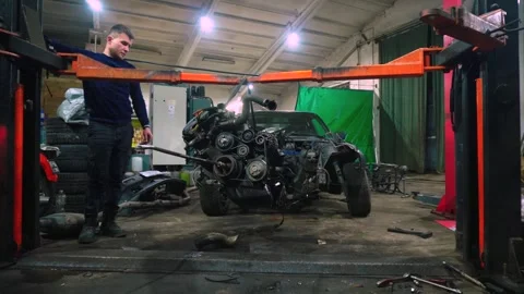Installing a new powerful engine Video stock 328234502