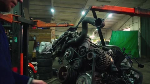 Installing a new powerful engine Video stock 328234523