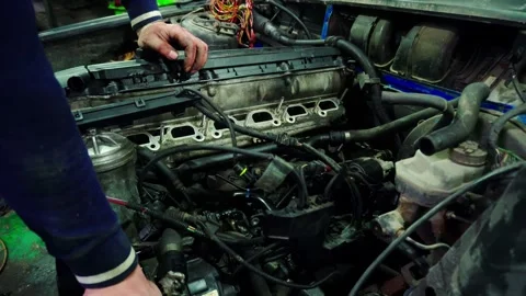 Installing a new powerful engine Video stock 328235159