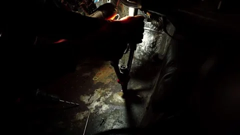 Installing a new powerful engine Video stock 328235362