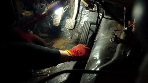 Installing a new powerful engine Video stock 328235374