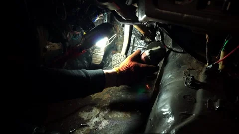 Installing a new powerful engine Video stock 328235406