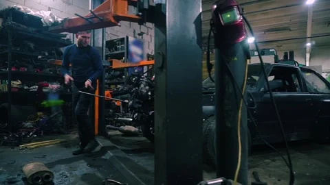 Installing a new powerful engine Video stock 328235407