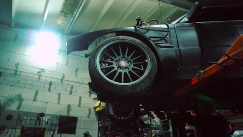 Installing a new powerful engine Video stock 328235421