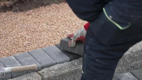 Installing new sidewalk made of concrete interlocking paving blocks, slow mot Vídeo Stock 270372609