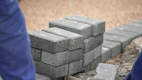 Installing new sidewalk made of concrete interlocking paving blocks, slow mot Vídeo Stock 330119650