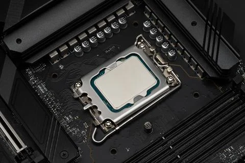 Installing the processor into the computer motherboard 스톡 사진