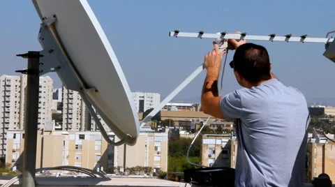 Installing of receiving device of satellite dish in the correct position 動画素材 64067899