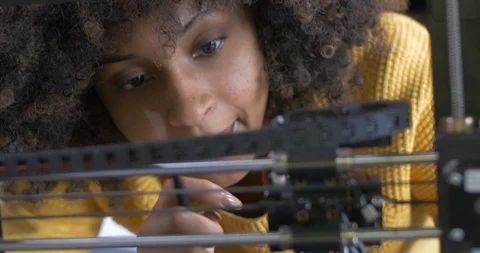 Installing Robotics Accessories Women in Tech Concept Stockbeeldmateriaal 121772154