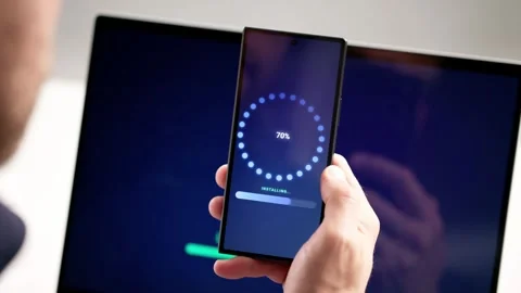 Installing Software Update Progress. Smart Phone Loading Patch 스톡 동영상 320766270