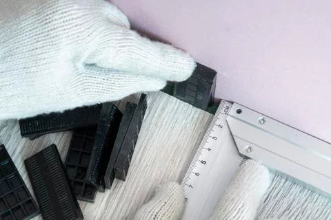 Installing spacers for laminate Foto stock