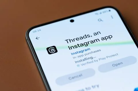 Installing threads instagram app Stock Photos