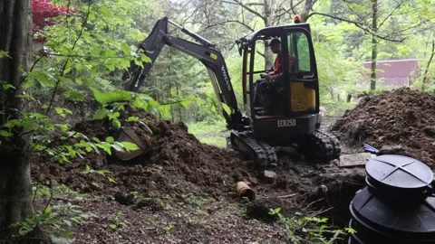 Installing underground plastic tank. Construction site of small water well Vidéo 251644433