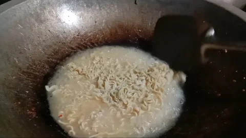 Instant noodles cooked in boiling water Stock Footage 275515044