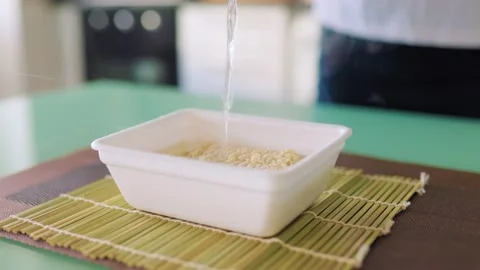 Instant noodles, each with their own unique seasonings and flavorings. the Vidéo 231641353